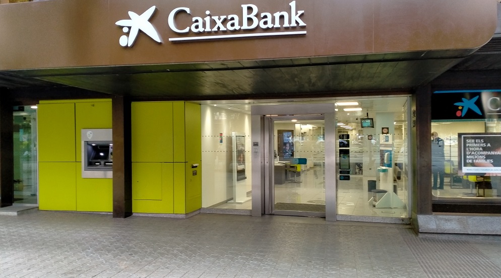 Banco Caixa Angola puts 25% of shares up for auction