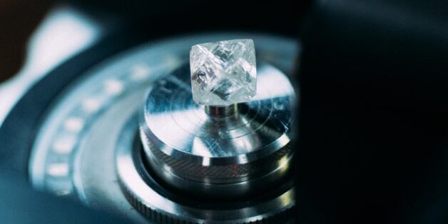 De Beers Loosens Buying Rules as Inventories Accumulate