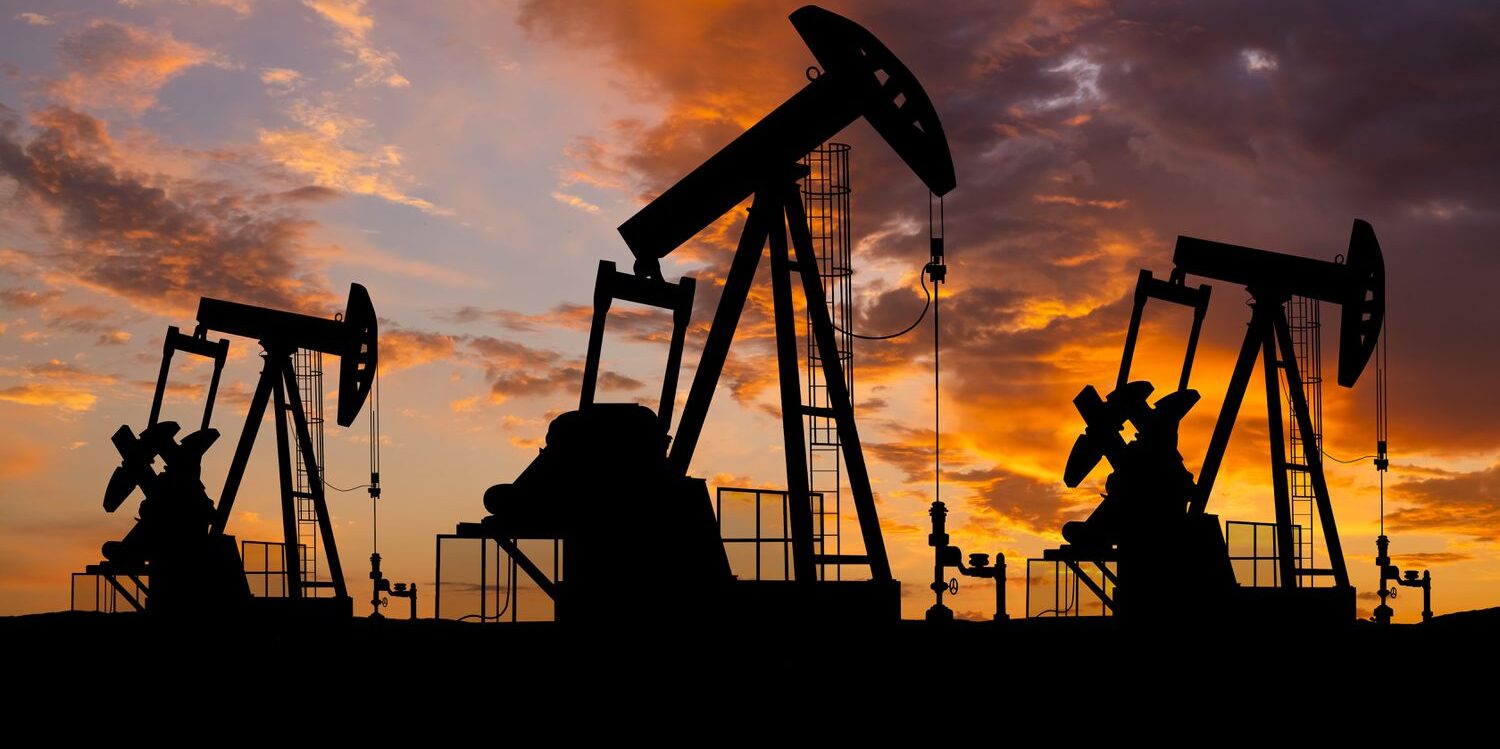 Oil Prices Set for Sixth Weekly Gain on Pledged Output Cuts