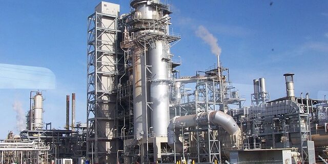 Aliko Dangote Plans Public Listing of Dangote Petroleum Refinery