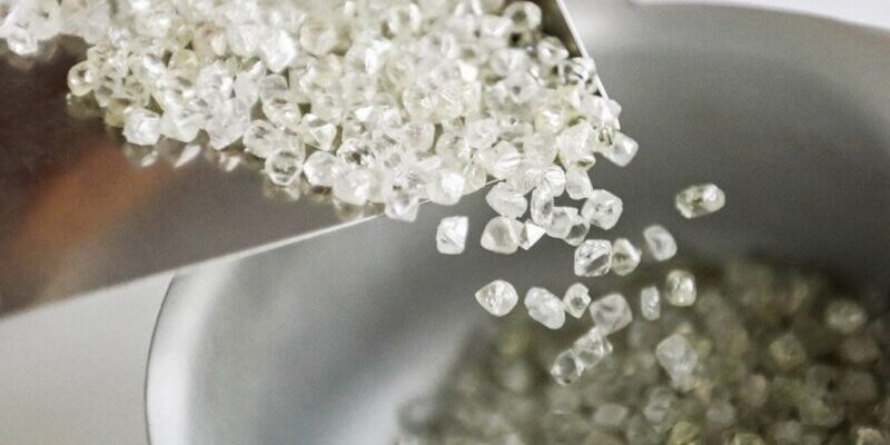 India and De Beers Push for Clarity and Flexibility Amid G7’s Ban on Russian Diamonds