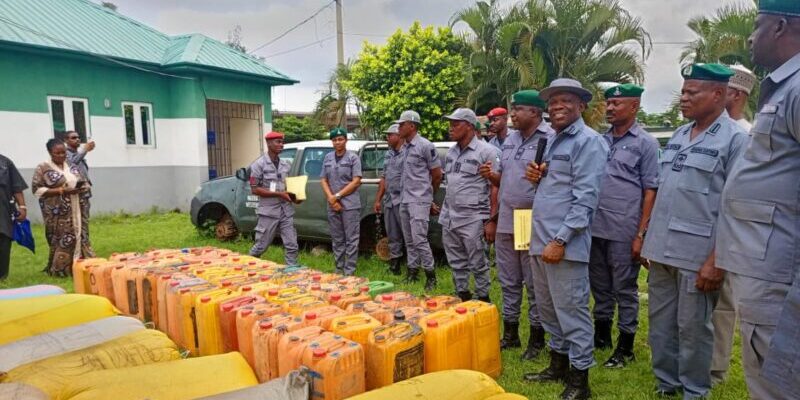 Customs Fiscal Police in Zaire Briefed on New Anti-Petroleum Smuggling Law