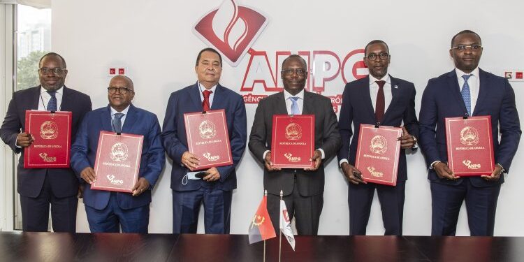 Angola Signs Production Sharing Contracts for Oil Blocks