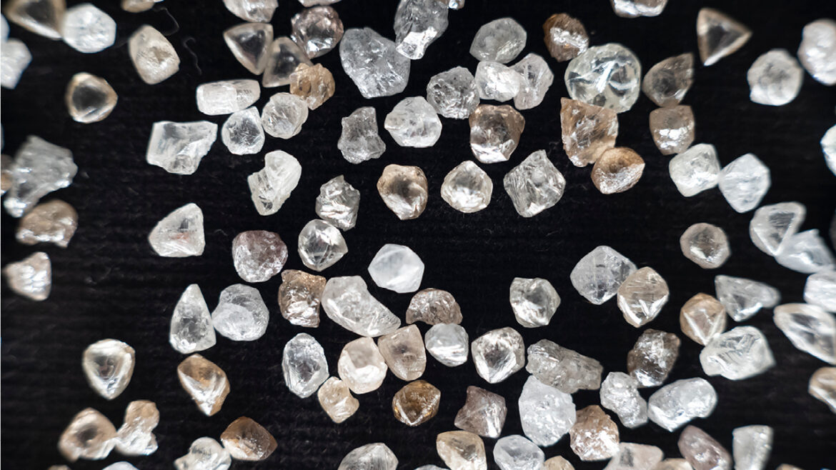 De Beers Mulls Further Output Cuts Amid Weak Diamond Demand and Oversupply