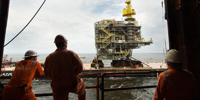 Chevron Subsidiary Reports One Missing, 17 Injured After Fire on Cabinda Offshore Platform