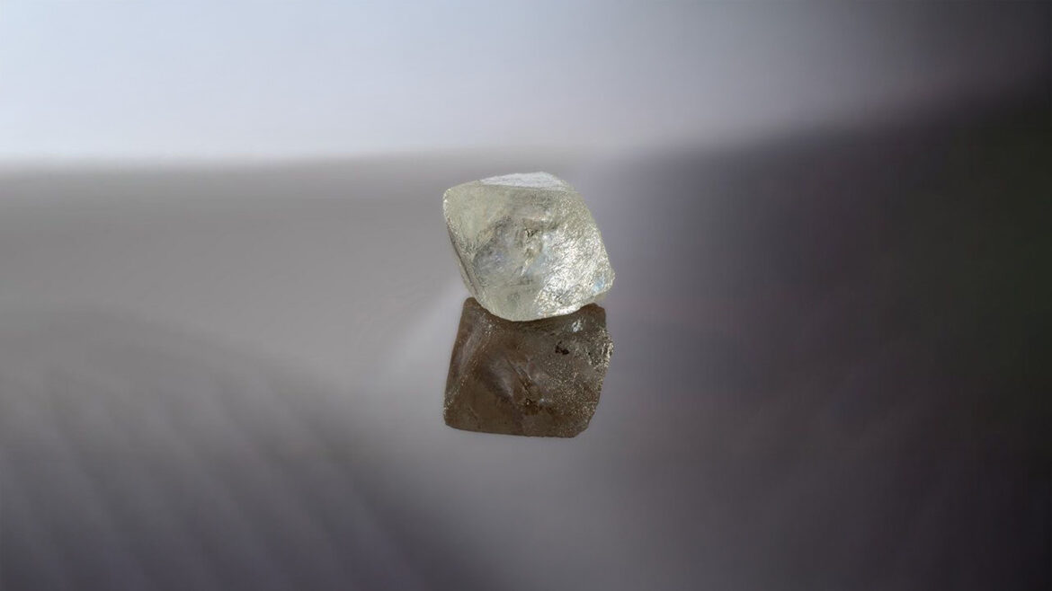 De Beers Launches First Diamond Auction in Botswana After Relocation from Singapore