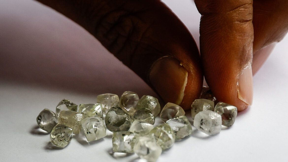 Angola’s SODIAM Raises $15.5 Million from Special Diamond Auction