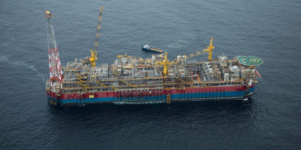 ExxonMobil Advances Block 15 Redevelopment to Extend Angola Oil Output