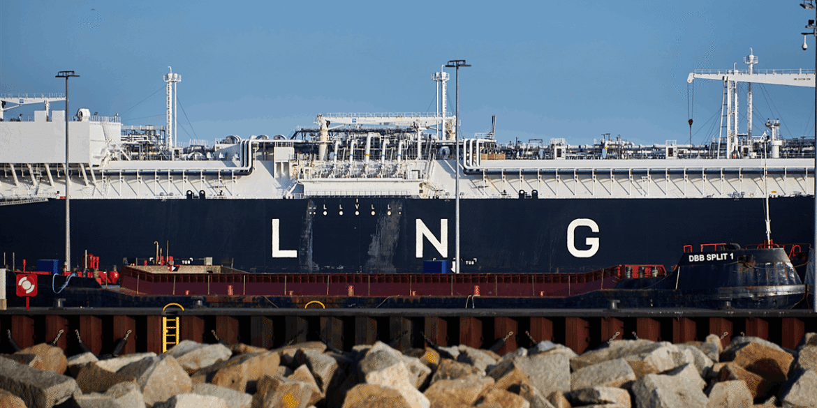 ExxonMobil Awards $1.1 Billion in Contracts for Mozambique’s Rovuma LNG Project
